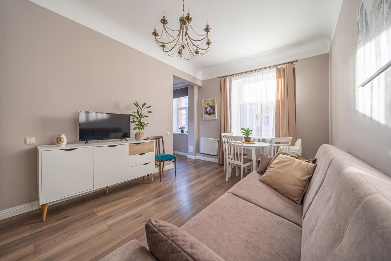 Stylish Latvian Classic 1-Bedroom Apartment Near City Center, Parks & Public Transport Links Riga Exterior photo