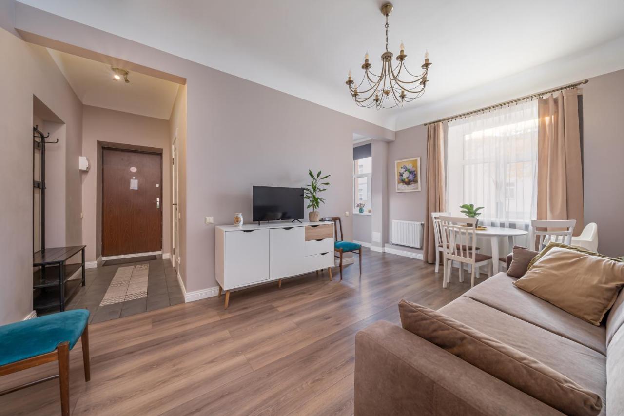 Stylish Latvian Classic 1-Bedroom Apartment Near City Center, Parks & Public Transport Links Riga Exterior photo